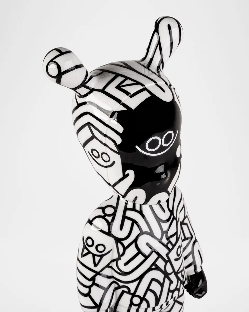 Lladro "The Guest by Diaz-Faes" Limited Edition Big Sculpture | Thumbnail 3 Lladro "The Guest by Diaz-Faes" Limited Edition Big Sculpture | Thumbnail 3