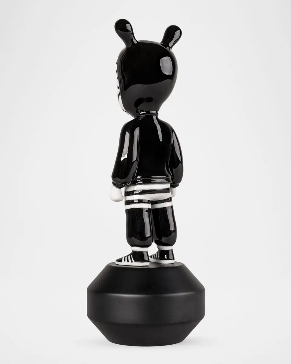 Lladro "The Guest by Diaz-Faes" Little Sculpture | Thumbnail 3 Lladro "The Guest by Diaz-Faes" Little Sculpture | Thumbnail 3