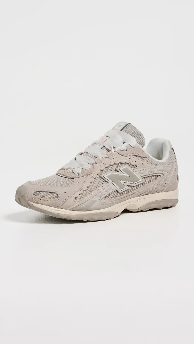 New Balance 204L Sneakers | Thumbnail 2 New Balance 204L Sneakers | Thumbnail 2