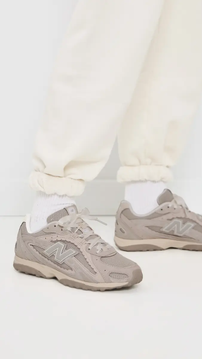 New Balance 204L Sneakers | Thumbnail 3 New Balance 204L Sneakers | Thumbnail 3