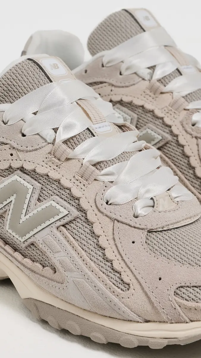 New Balance 204L Sneakers | Thumbnail 6 New Balance 204L Sneakers | Thumbnail 6