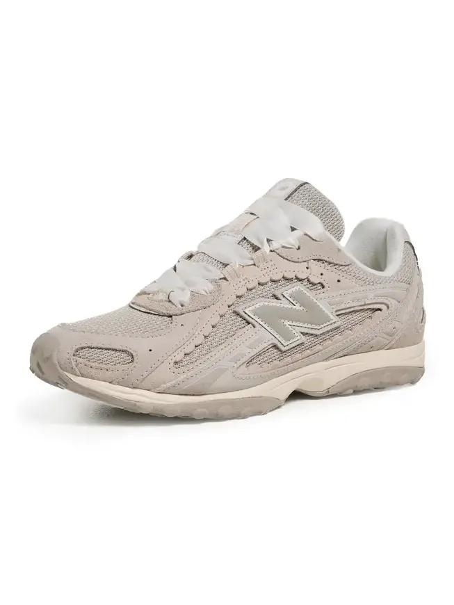 204L Sneakers
