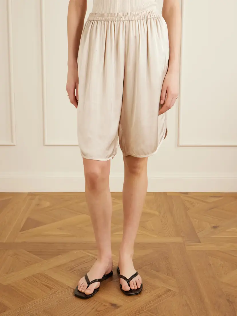 The Frankie Shop Leni Satin Knee-lenght Shorts | Thumbnail 3