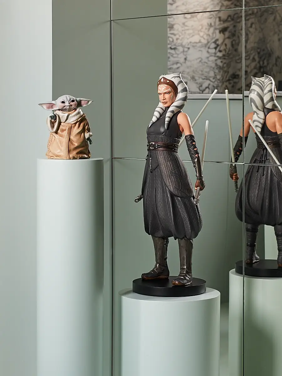 Lladro Star Wars Grogu Figurine | Thumbnail 7 Lladro Star Wars Grogu Figurine | Thumbnail 7
