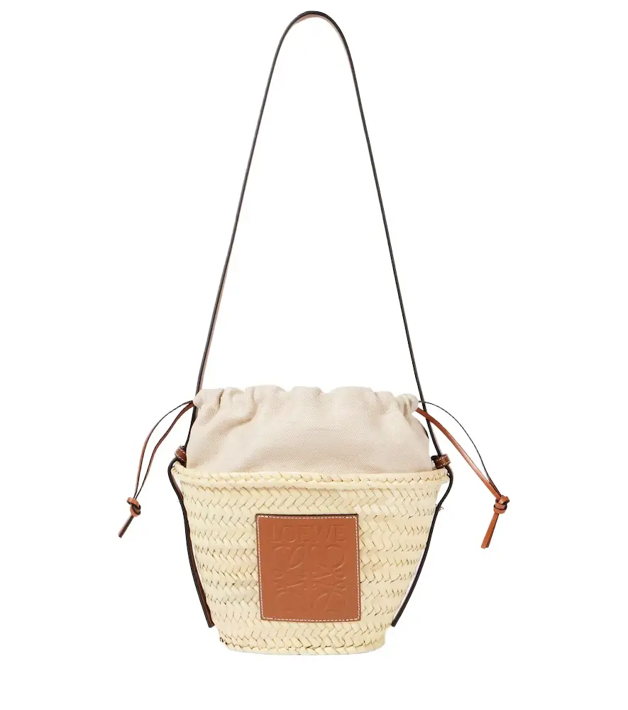 Loewe Paula's Ibiza Anagram woven shoulder bag | Image 1 Loewe Paula's Ibiza Anagram woven shoulder bag | Image 1