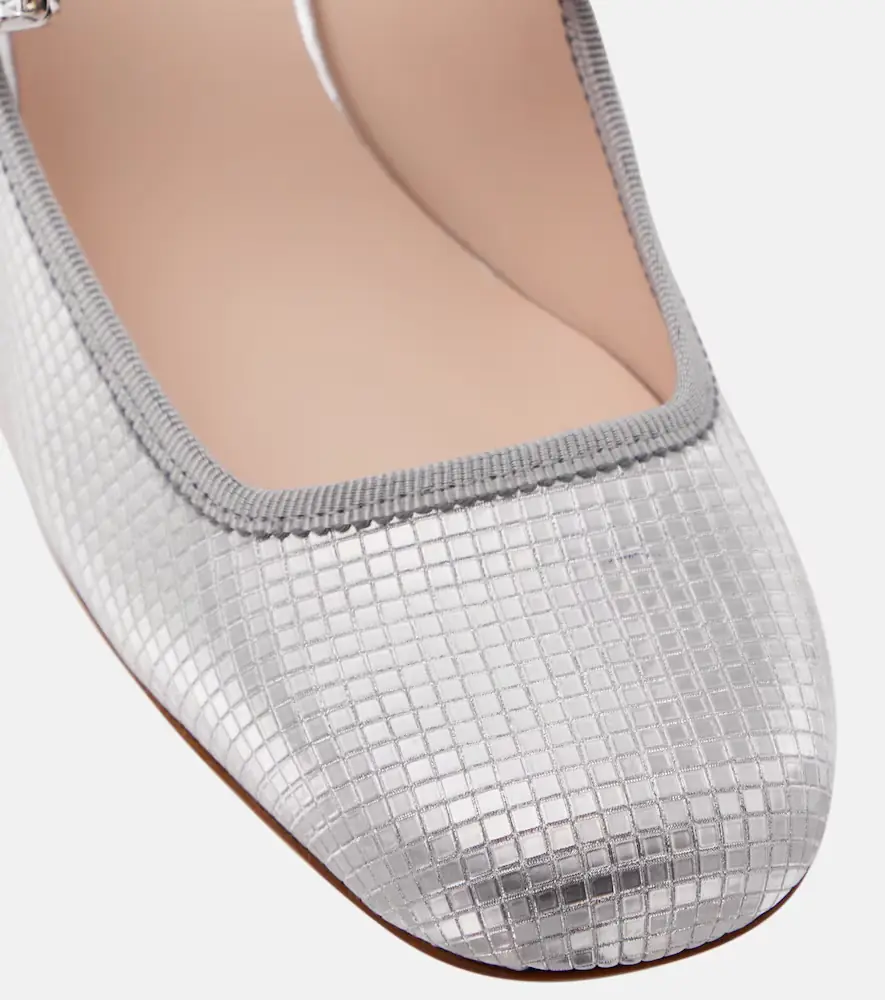 Roger Vivier Trés Vivier embellished pumps | Thumbnail 4