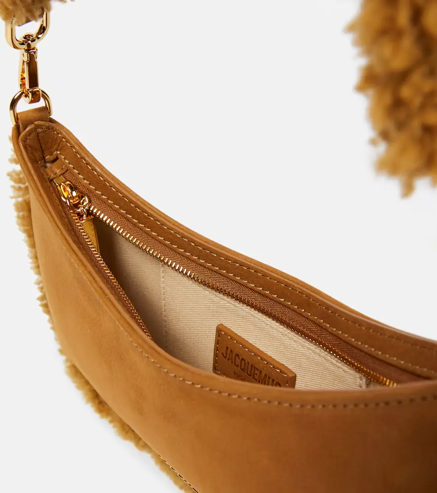Jacquemus Le Bisou Doux Small leather shoulder bag | Thumbnail 2 Jacquemus Le Bisou Doux Small leather shoulder bag | Thumbnail 2