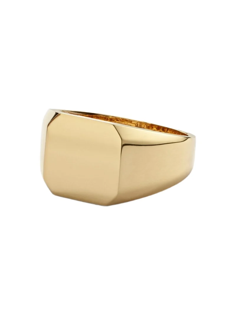 18kt yellow gold ring 18kt yellow gold ring