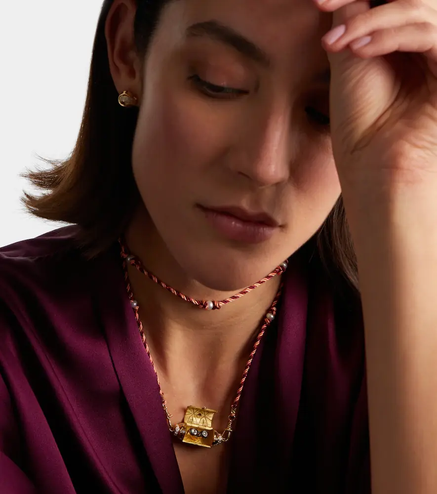 Marie Lichtenberg Love Is Blind 18kt gold locket necklace with gemstones | Thumbnail 5