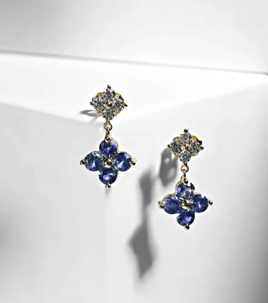 Stone and Strand Luckiest Clover 10kt gold earrings with sapphire and diamond | Thumbnail 5 Stone and Strand Luckiest Clover 10kt gold earrings with sapphire and diamond | Thumbnail 5