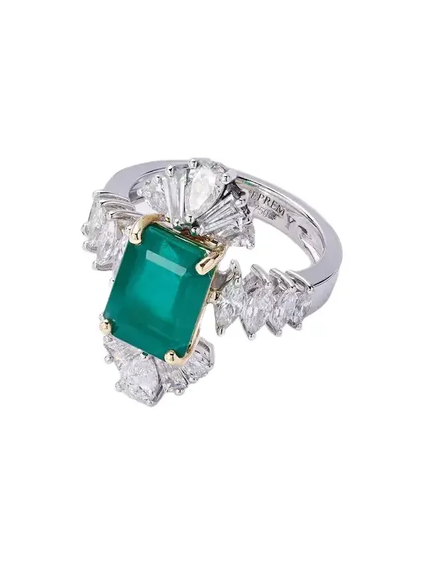 Reign Supreme 18kt white gold ring with diamonds and emerald