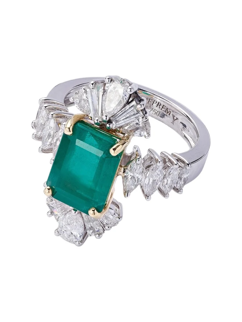 Reign Supreme 18kt white gold ring with diamonds and emerald