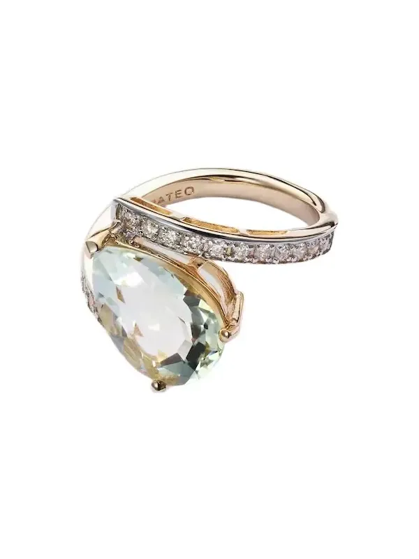 Slanted 14kt gold ring with amethyst and diamonds Slanted 14kt gold ring with amethyst and diamonds
