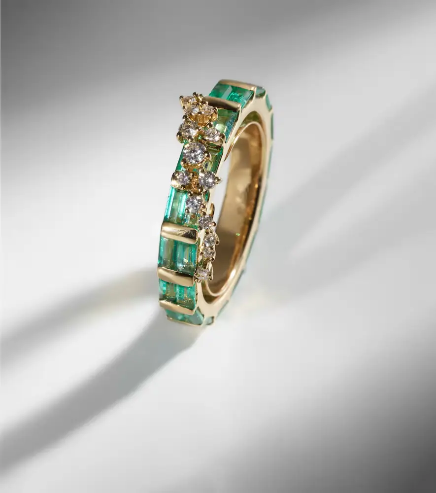 Ananya Scatter 18kt gold ring with emeralds and diamonds | Thumbnail 2