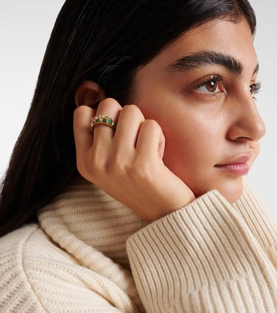Ananya Scatter 18kt gold ring with emeralds and diamonds | Thumbnail 5