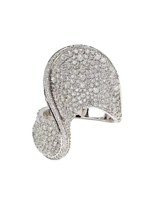 18kt white gold ring with diamonds