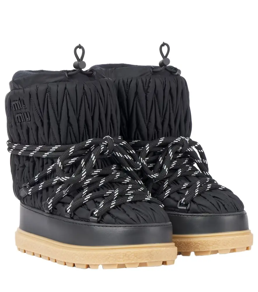 Miu Miu Logo matelassé snow boots | Image 1 Miu Miu Logo matelassé snow boots | Image 1
