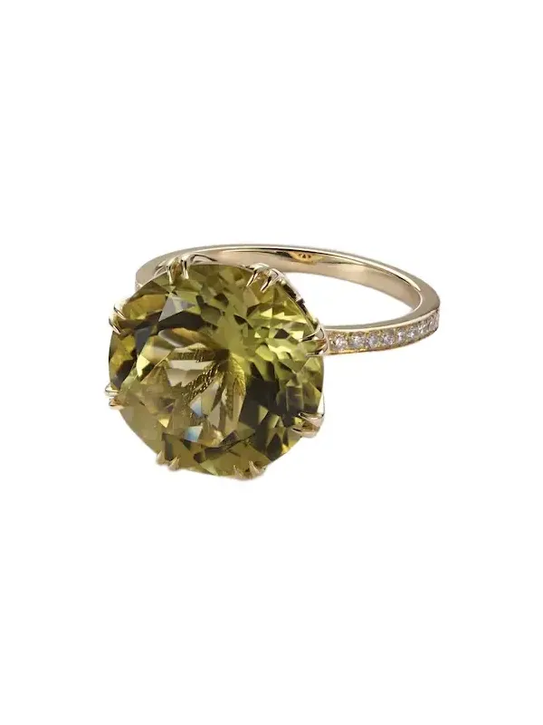 18kt gold ring with topaz and diamonds