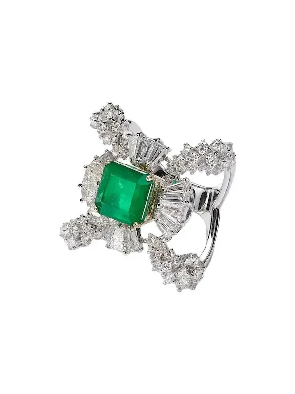 Reign Supreme 18kt white gold ring with diamonds and emerald
