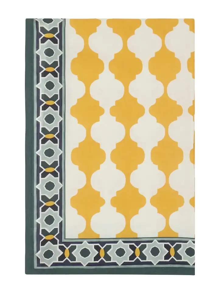 La DoubleJ Plaza Medium linen tablecloth