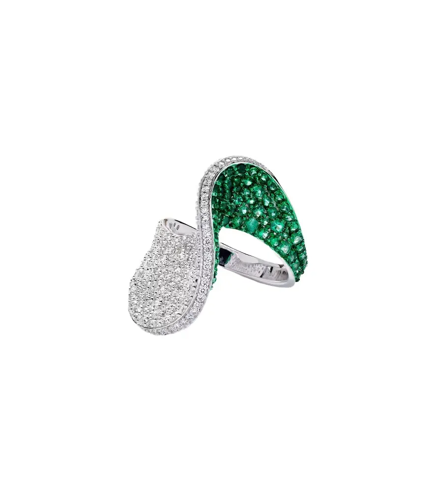 18kt white gold ring with diamonds and emeralds 18kt white gold ring with diamonds and emeralds