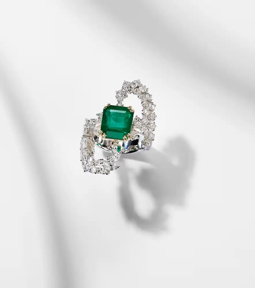 YEPREM Reign Supreme 18kt white gold ring with emerald and diamonds | Thumbnail 4