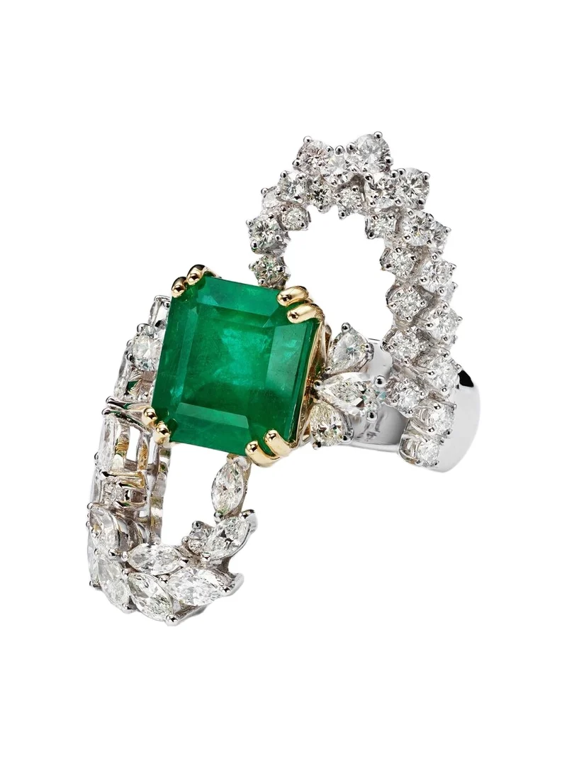 Reign Supreme 18kt white gold ring with emerald and diamonds Reign Supreme 18kt white gold ring with emerald and diamonds