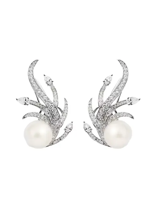 Pearlescent 18kt white gold earrings with diamonds and pearls Pearlescent 18kt white gold earrings with diamonds and pearls