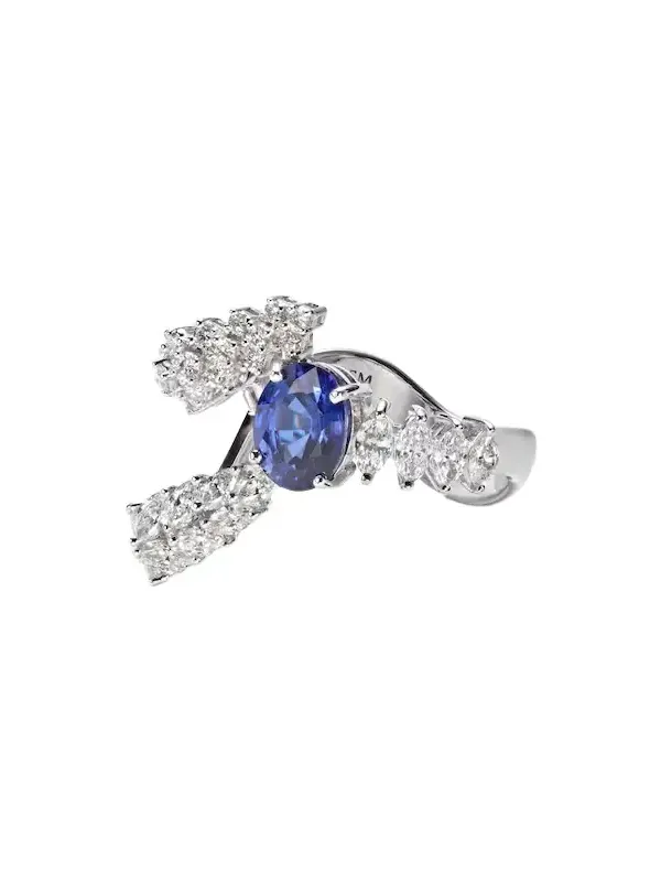 Reign Supreme 18kt white gold ring with sapphire and diamonds