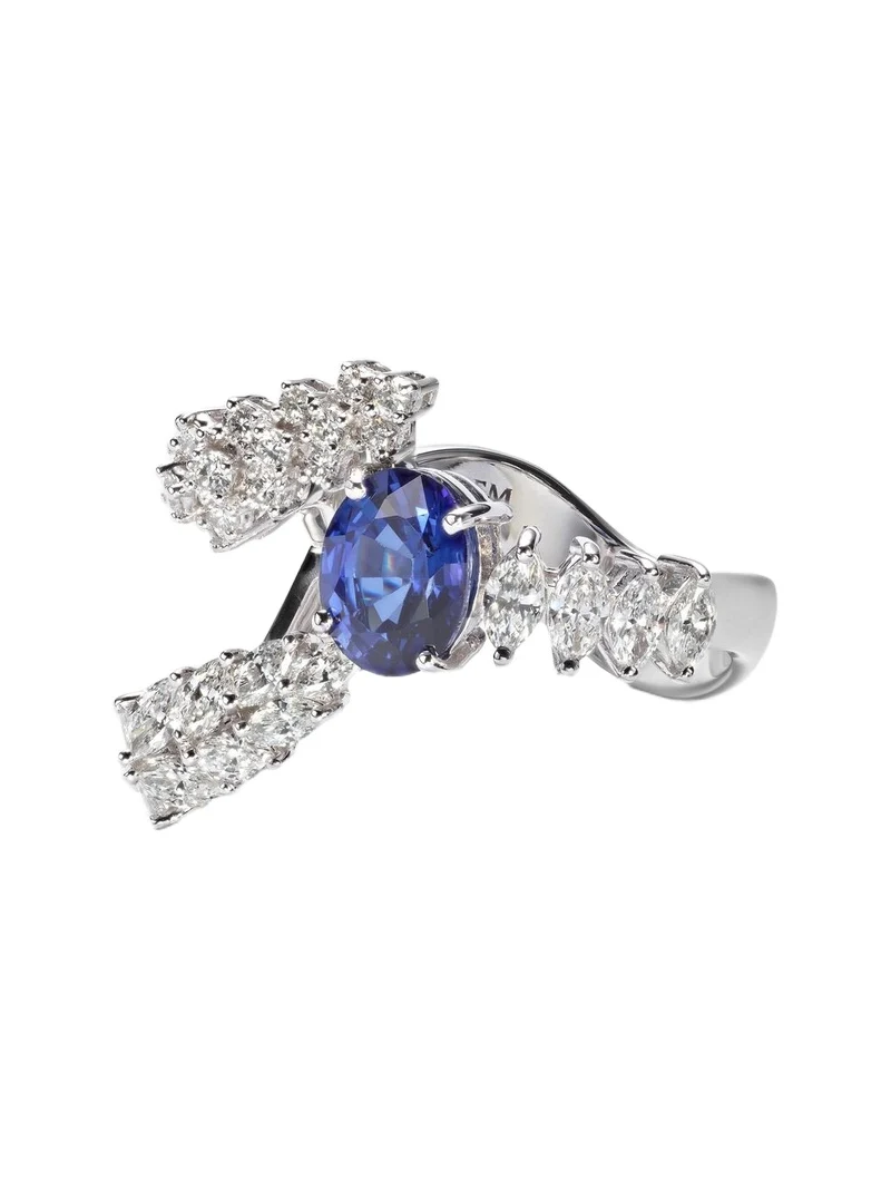 Reign Supreme 18kt white gold ring with sapphire and diamonds