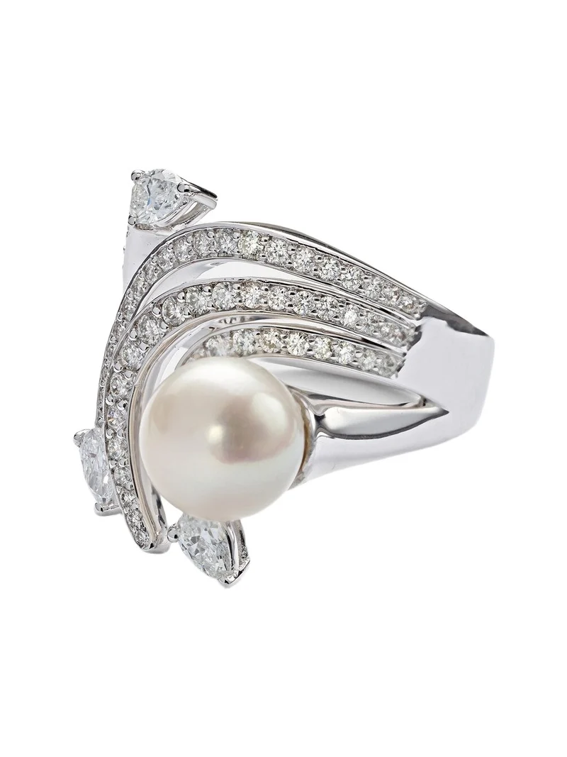 Pearlescent 18kt white gold ring with diamonds and pearl Pearlescent 18kt white gold ring with diamonds and pearl