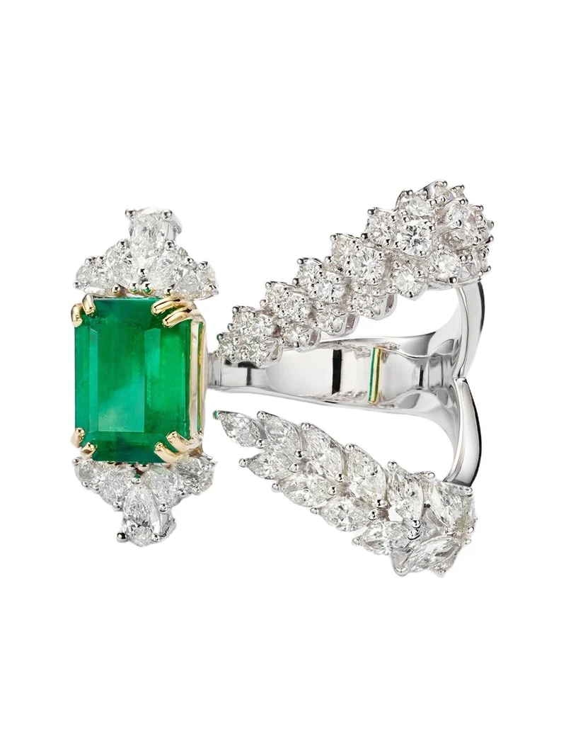 Reign Supreme 18kt white gold ring with emerald and diamonds Reign Supreme 18kt white gold ring with emerald and diamonds