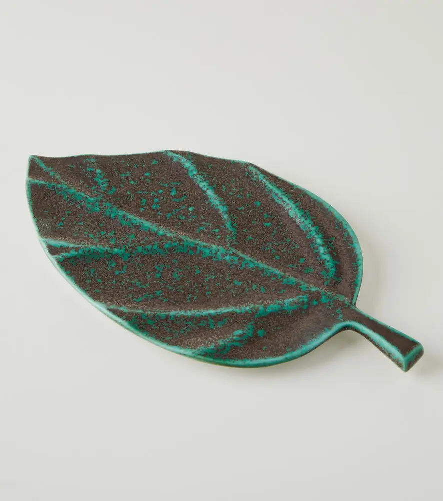 L'Objet Cenote Leaf Medium porcelain platter | Thumbnail 3