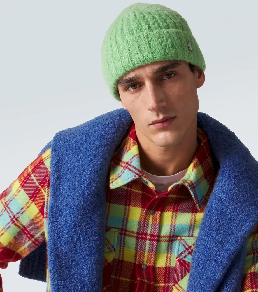 God’s True Cashmere Bouclé cashmere beanie with emerald | Thumbnail 3 God’s True Cashmere Bouclé cashmere beanie with emerald | Thumbnail 3