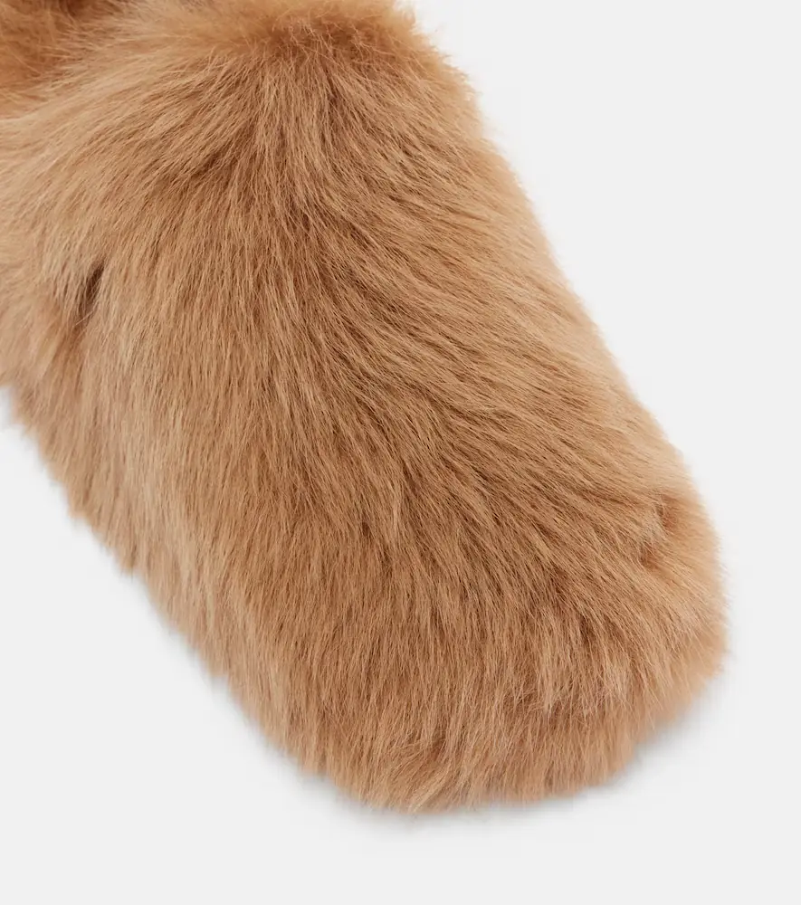 Tod's Gommino shearling slip-on shoes | Thumbnail 4