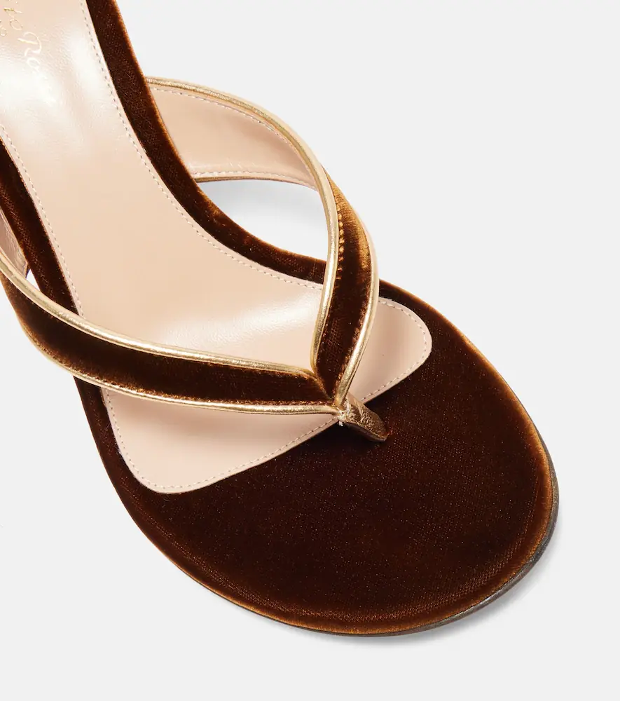 Gianvito Rossi Calypso 70 velvet thong sandals | Thumbnail 3