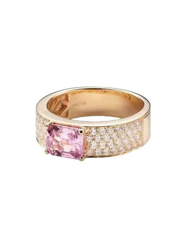 18kt gold ring with sapphire and diamonds 18kt gold ring with sapphire and diamonds