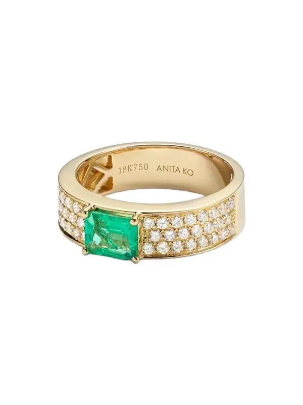 18kt gold ring with emerald and diamonds 18kt gold ring with emerald and diamonds