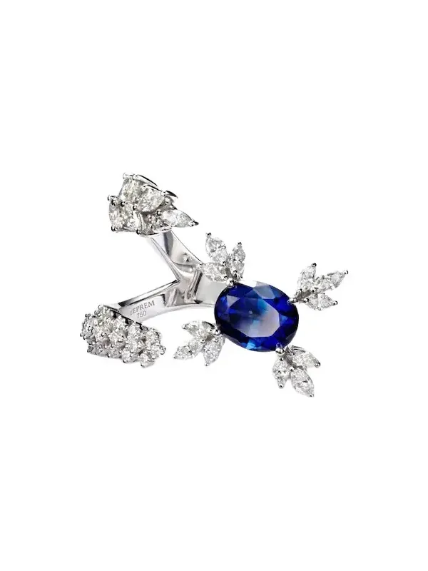 Reign Supreme 18kt white gold ring with diamonds and sapphire
