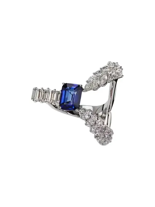 Reign Supreme 18kt white gold ring with sapphire and diamonds