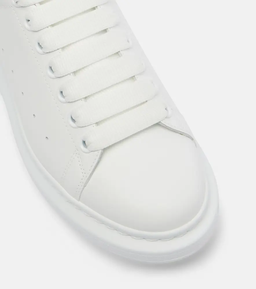 Alexander McQueen Oversized leather sneakers | Thumbnail 4