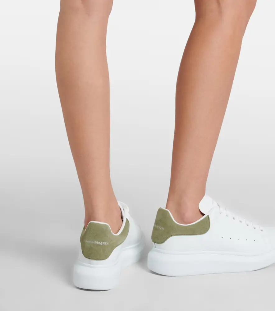Alexander McQueen Oversized leather sneakers | Thumbnail 6
