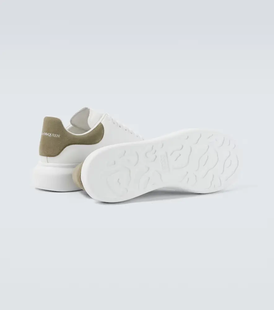 Alexander McQueen Oversized leather sneakers | Thumbnail 4 Alexander McQueen Oversized leather sneakers | Thumbnail 4