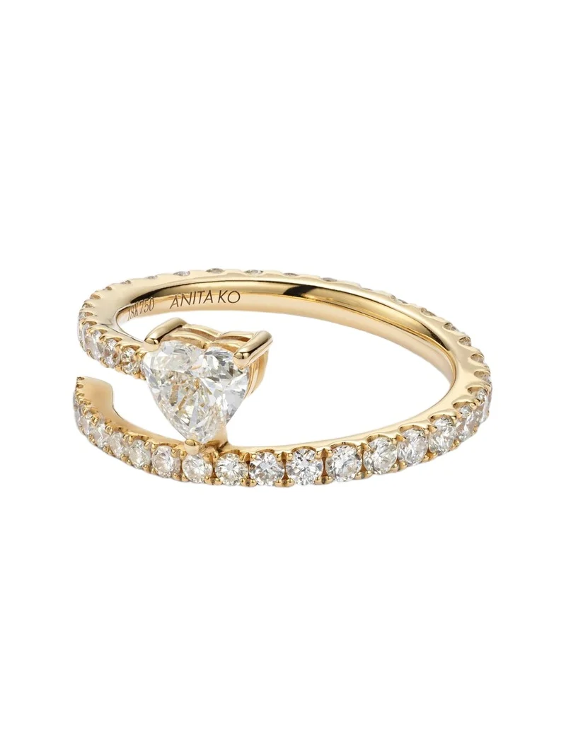18kt gold ring with diamonds 18kt gold ring with diamonds