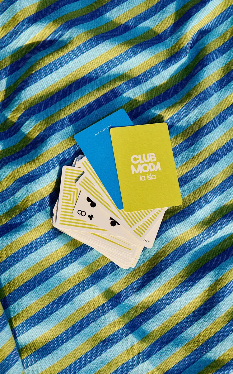 Throwing Doubles Exclusive La Isla Leather Playing Card Set | Thumbnail 2