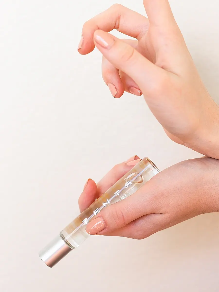Zents Oolong Attar Oil Perfume Rollerball | Thumbnail 2 Zents Oolong Attar Oil Perfume Rollerball | Thumbnail 2