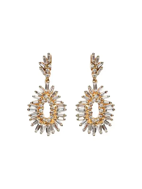 18kt gold earrings with diamonds 18kt gold earrings with diamonds