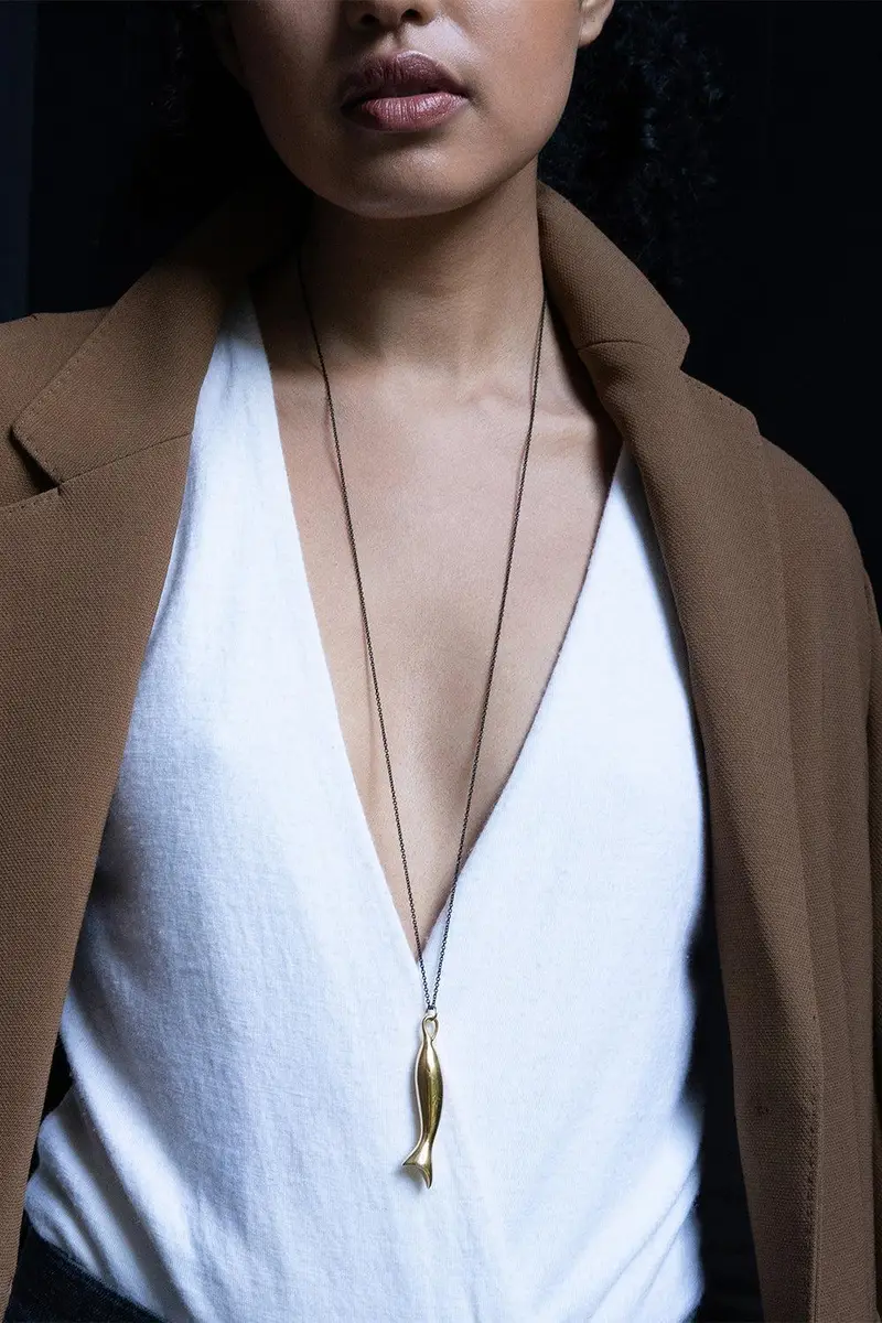 MONICA RICH KOSANN Yellow Gold Perseverance Fish Necklace | Thumbnail 2