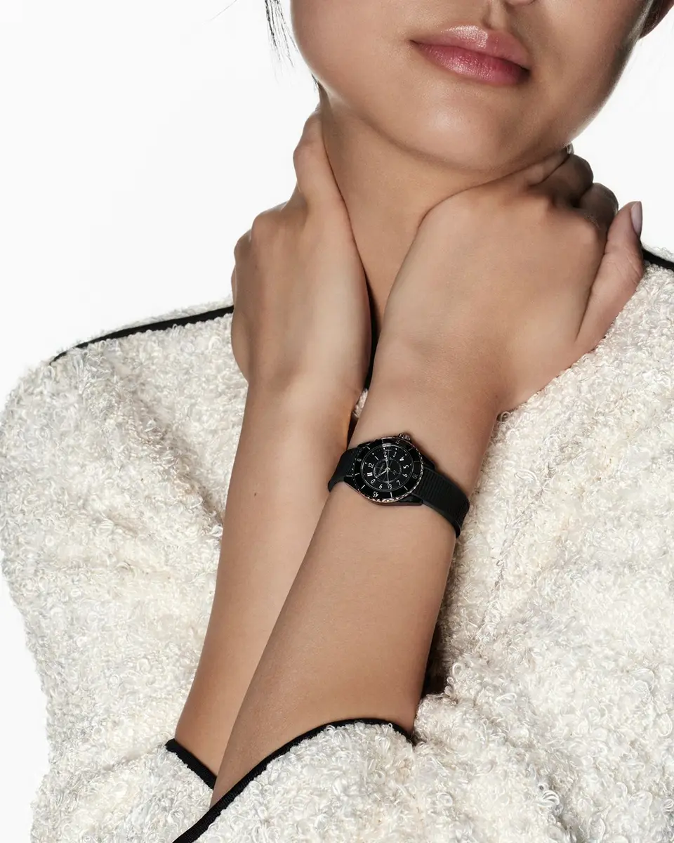 Chanel J12 28 MM WATCH | Thumbnail 2 Chanel J12 28 MM WATCH | Thumbnail 2