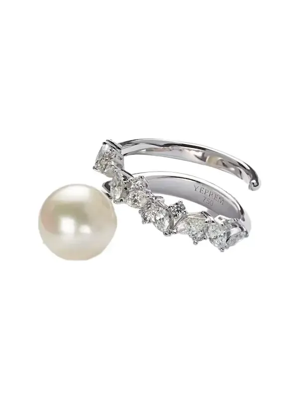 Pearlescent 18kt white gold ring with diamonds and pearl